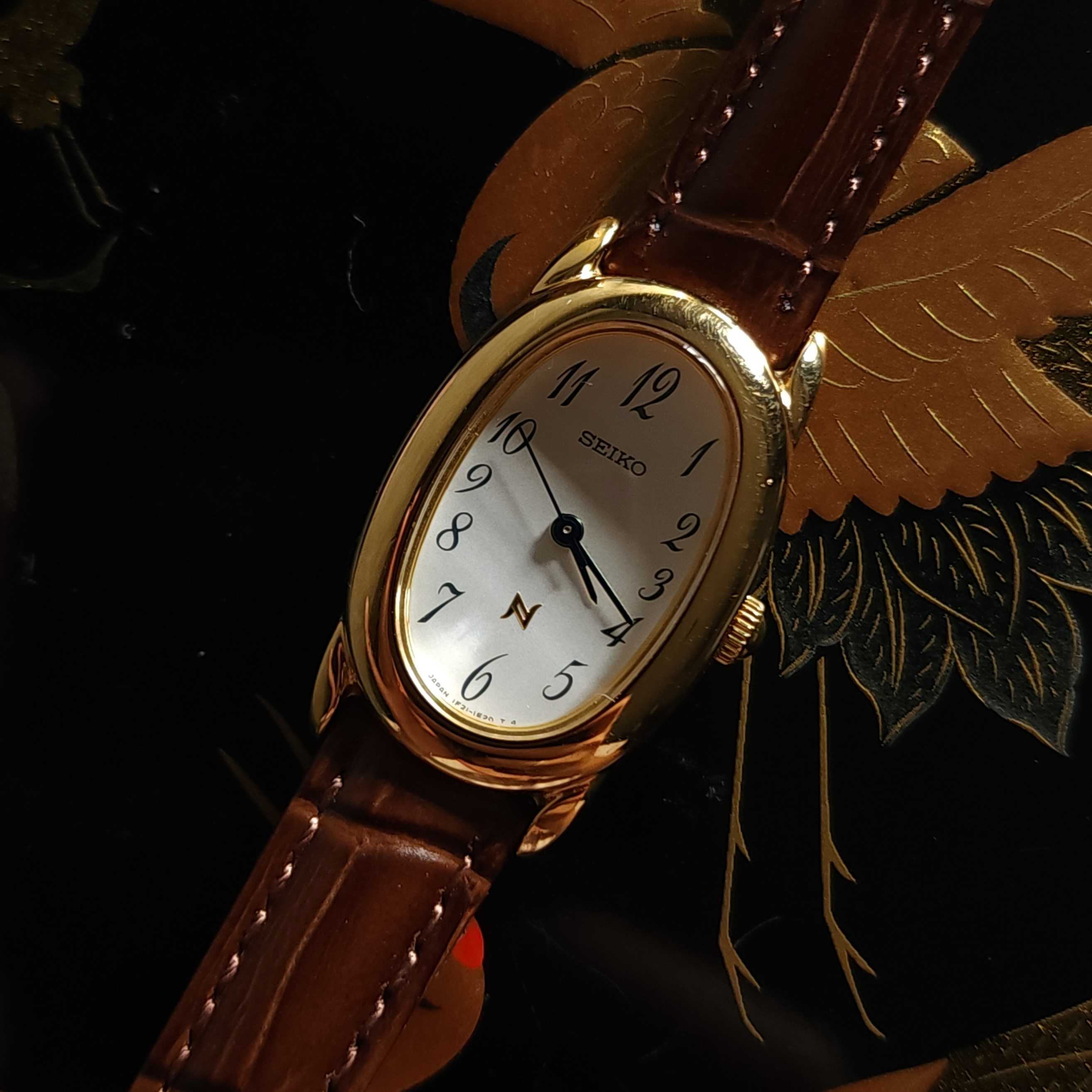 Vintage 1990s Seiko Noie Baignoire Watch