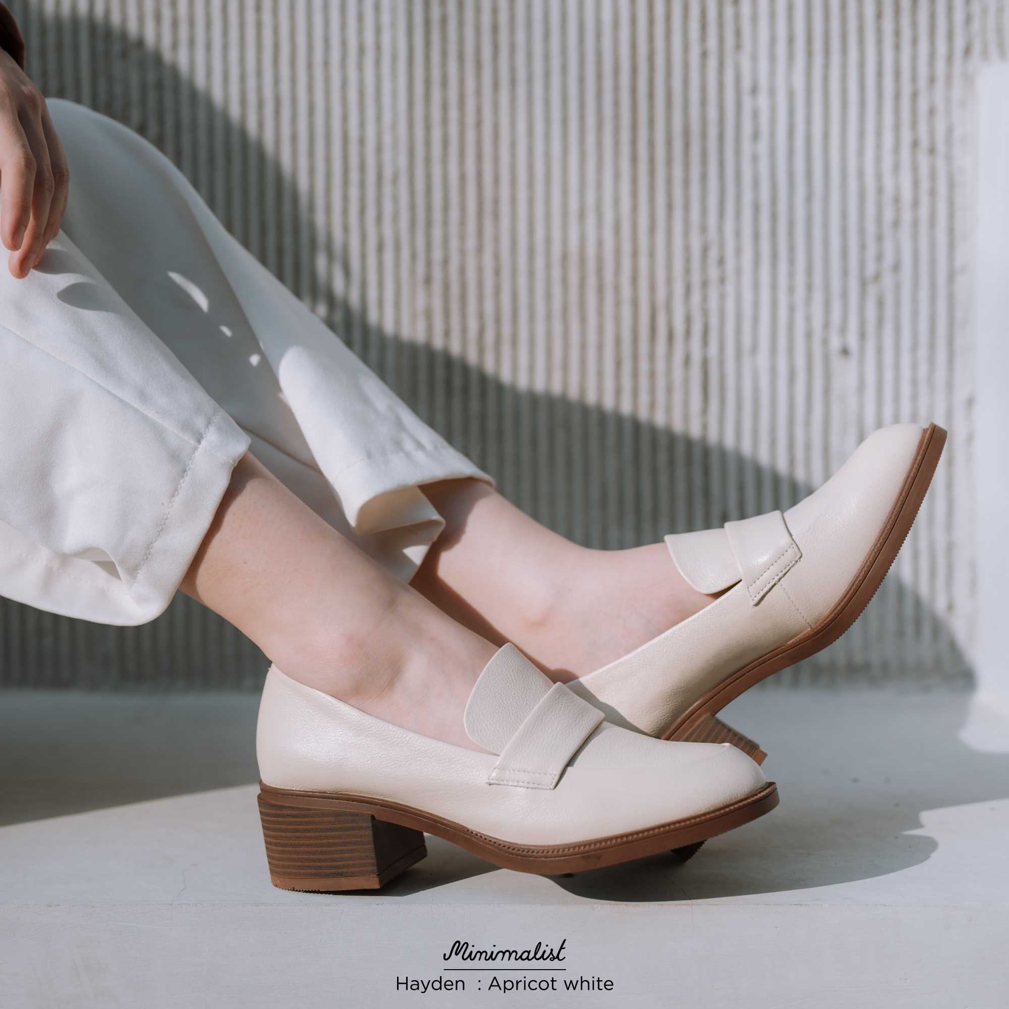 Hayden in apricot white
