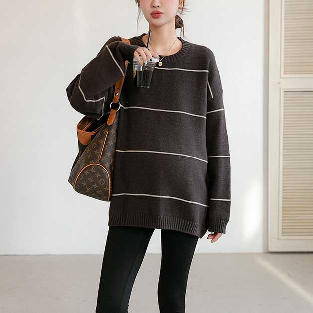 เสื้อ sweater ไหมพรมทรง oversize แบบแก๋น่ารักน่าใส่มากๆ - สีน้ำตาลเข้ม