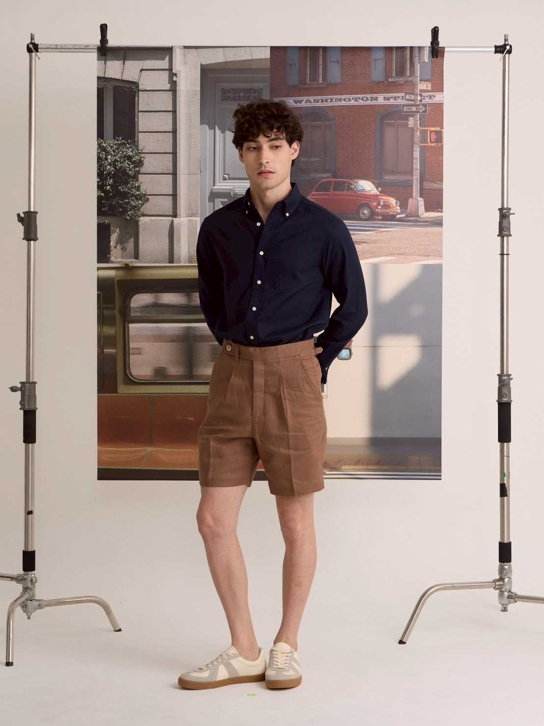 PLEATED LINEN SHORTS - BROWN