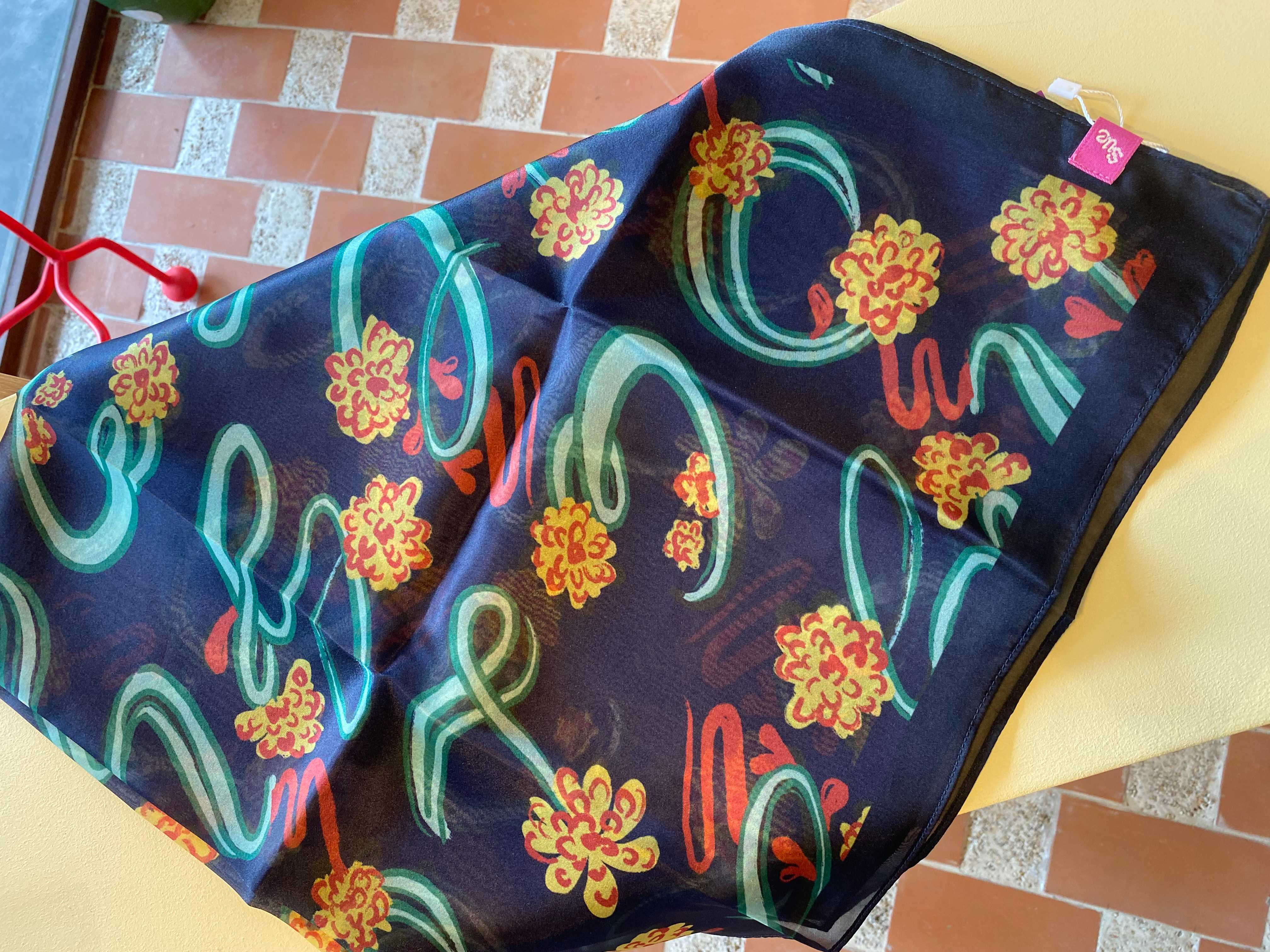 Sample : Immortelle Scarf 90x90 cm. ผืนใหญ่ ไม่มีตำหนิ ลงตัวอย่างเป็นผ้าแก้วโปร่ง