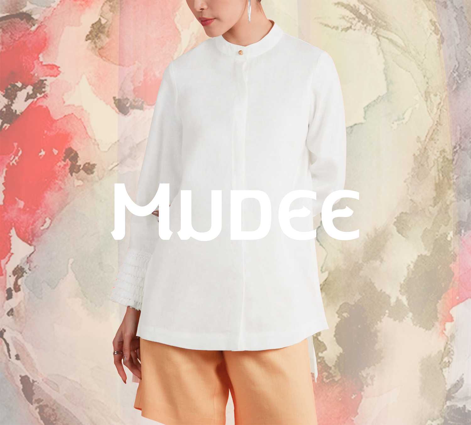 เสื้อทูนิคแขนยาวชายแขนแต่งพู่ระบาย ผ่าข้าง สีขาว  White Long-Sleeve Tunic with Ruffled Tassel Cuffs