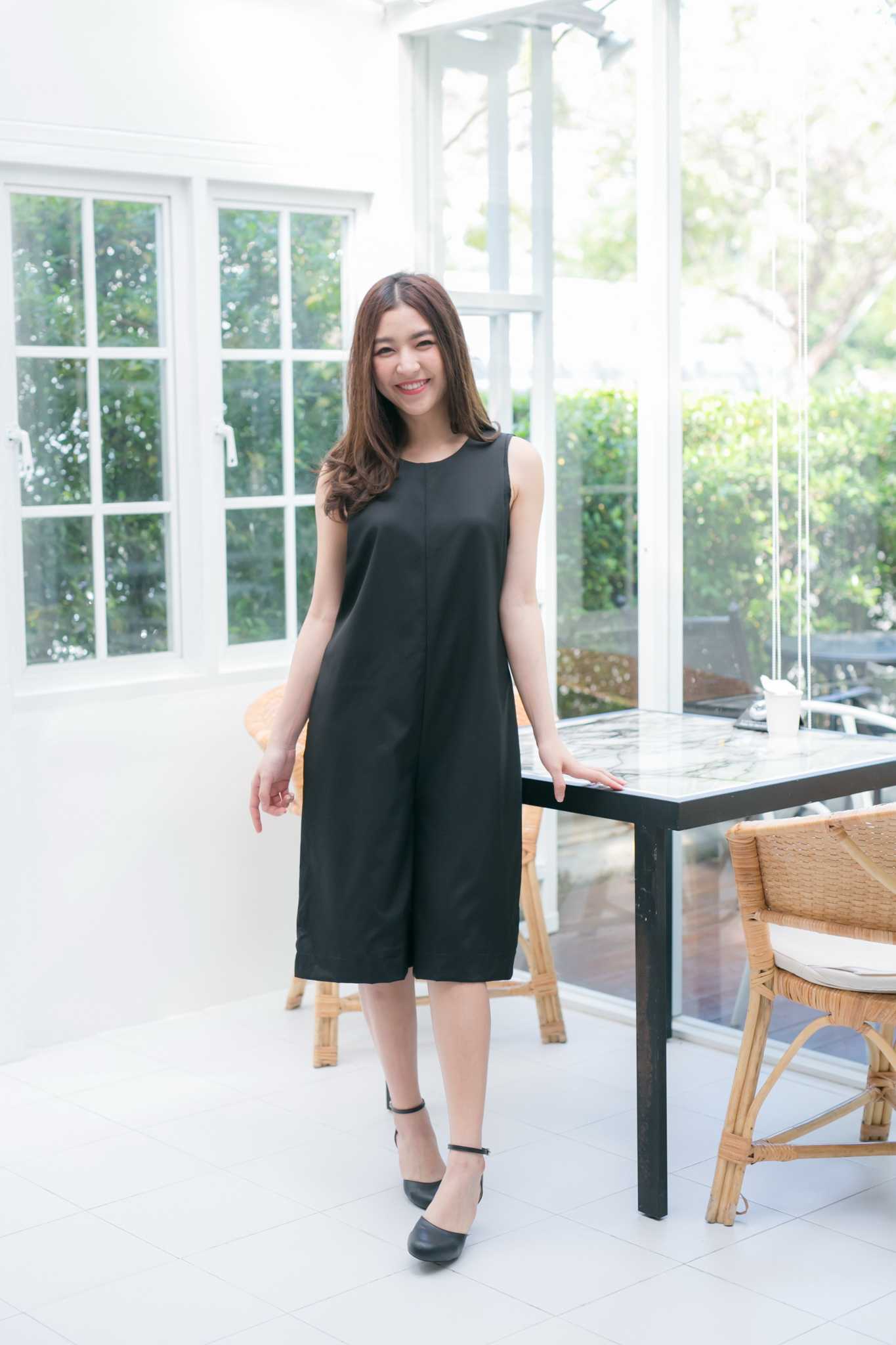 จัมสูทให้นม Black basic long jumpsuit