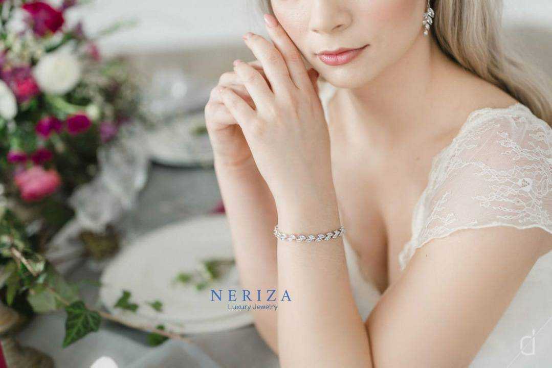 ข้อมือเพชรสังเคราะห์ ประกายเทียบเท่าเพชรแท้ NB004
