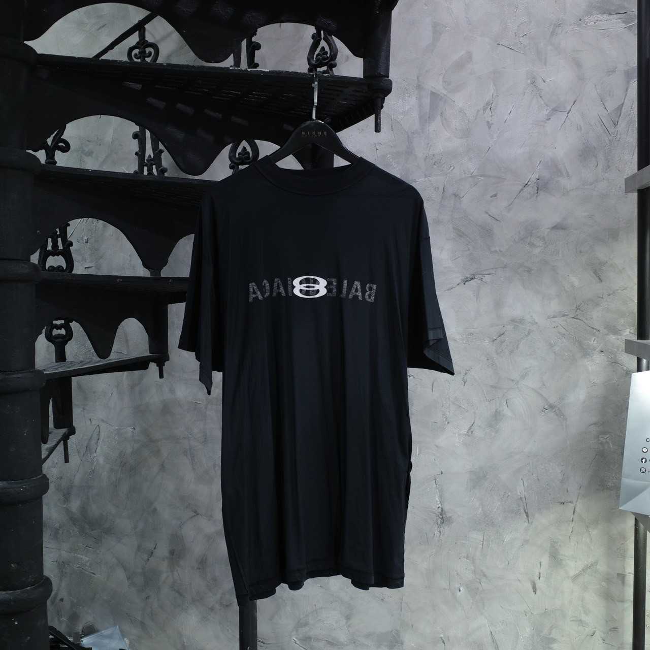 BALENCIAGA INSIDE-OUT LOGO BLACK T-SHIRT