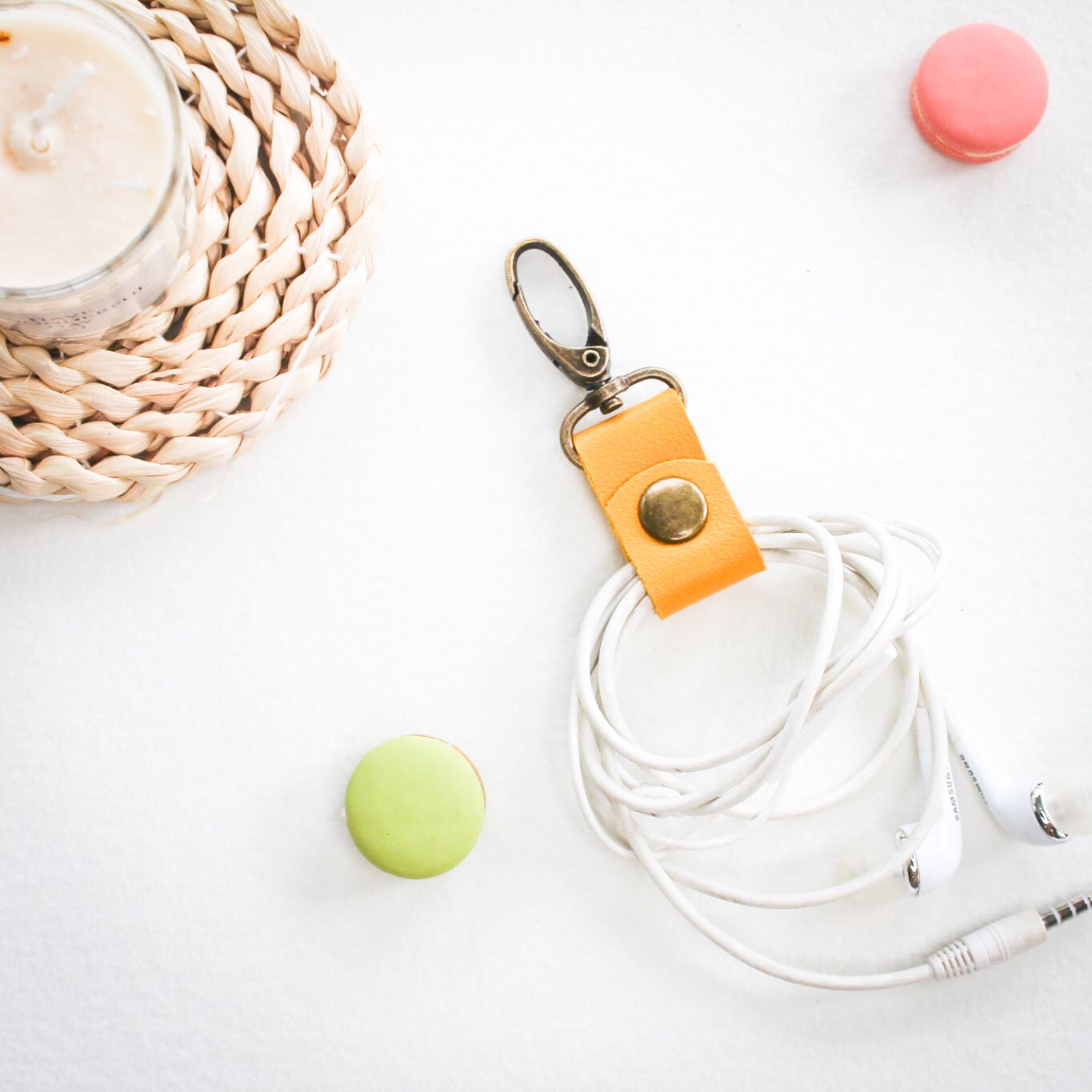 ที่เก็บสายหูฟัง ที่เก็บสายชาร์จ สายรัดหูฟังสายรัดสายชาร์จ handmade แฮนด์เมด สีขาว