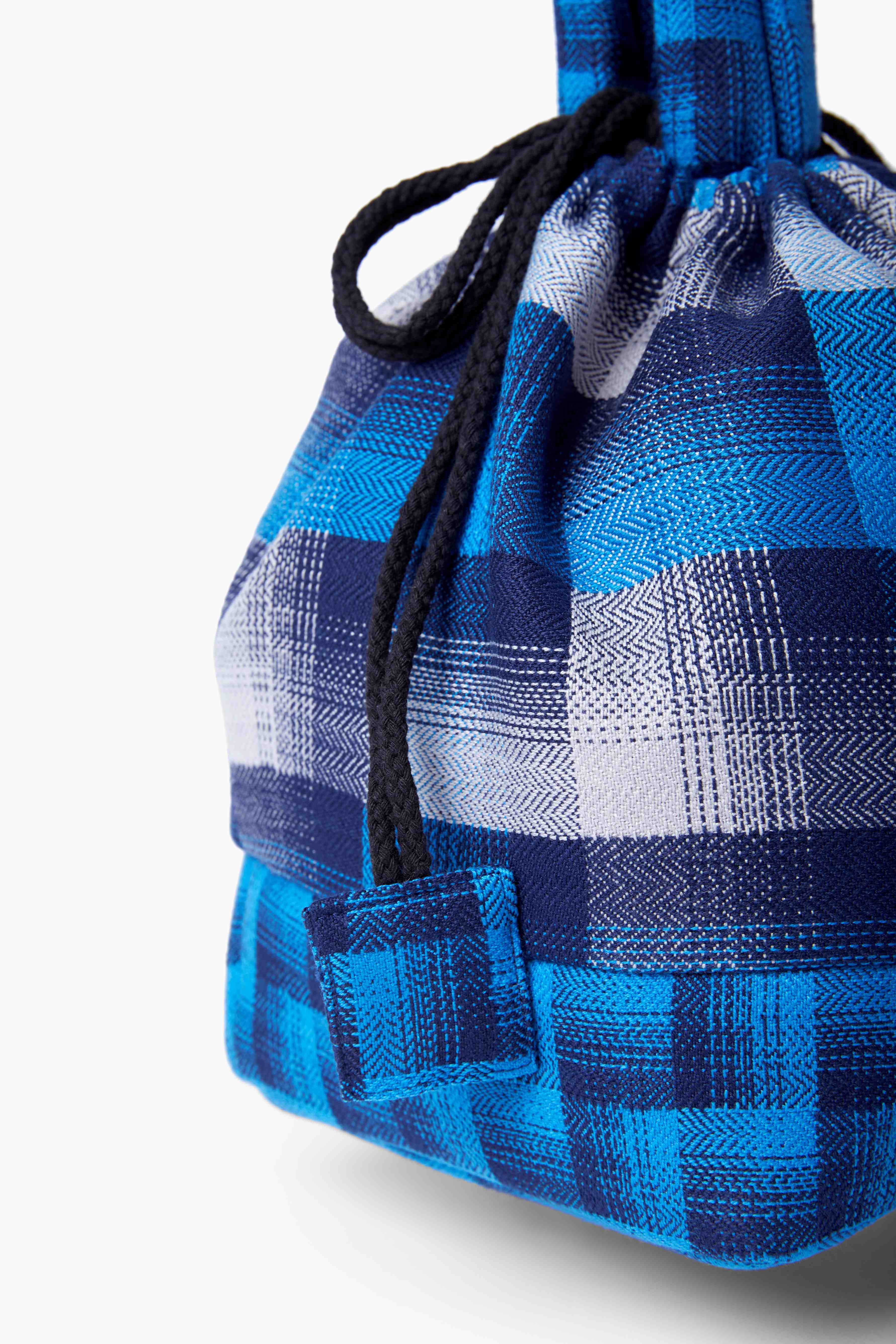 กระเป๋าผ้าดอยตุง SS24(PET)/BAG7 Grey Navy & Ocean Blue