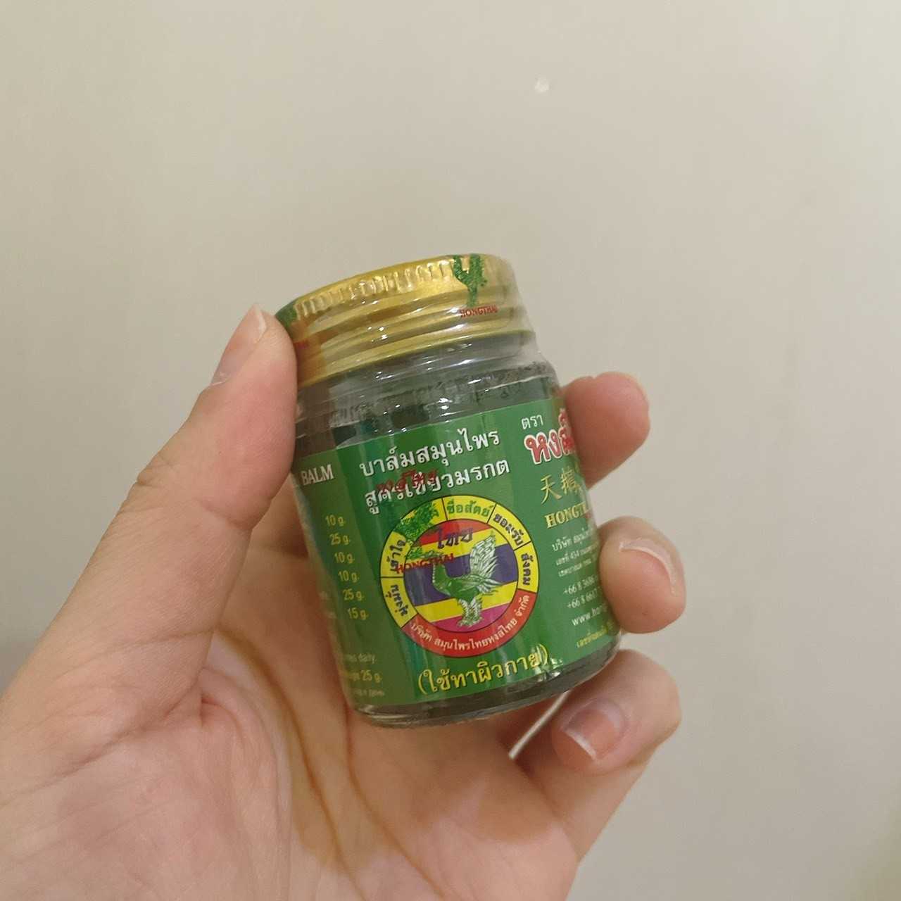 ยาหม่องสมุนไพร สูตรเขียวมรกต ตราหงส์ไทย ขนาด 25 กรัม