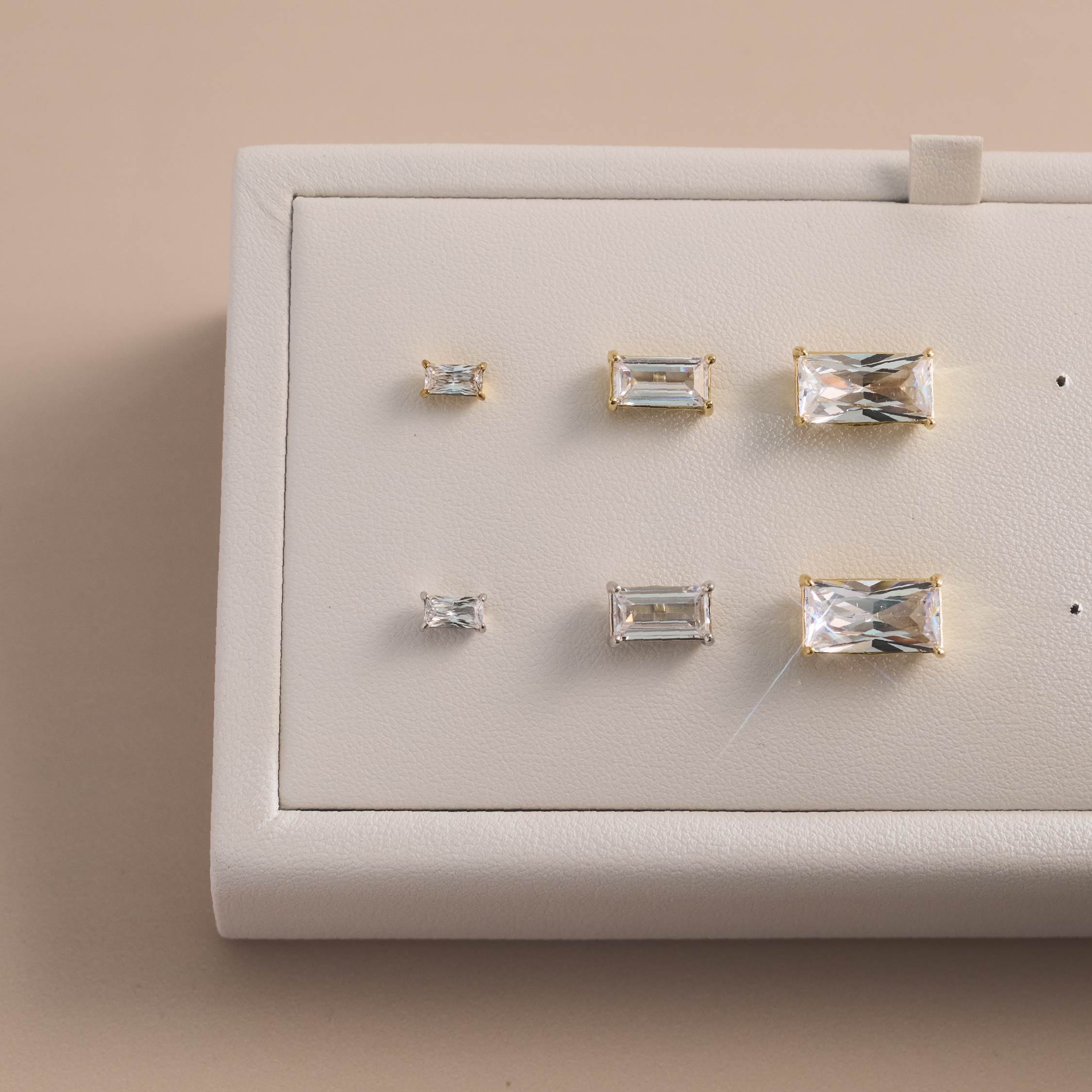 Valichain - Petite Gem Baguette Ear stud