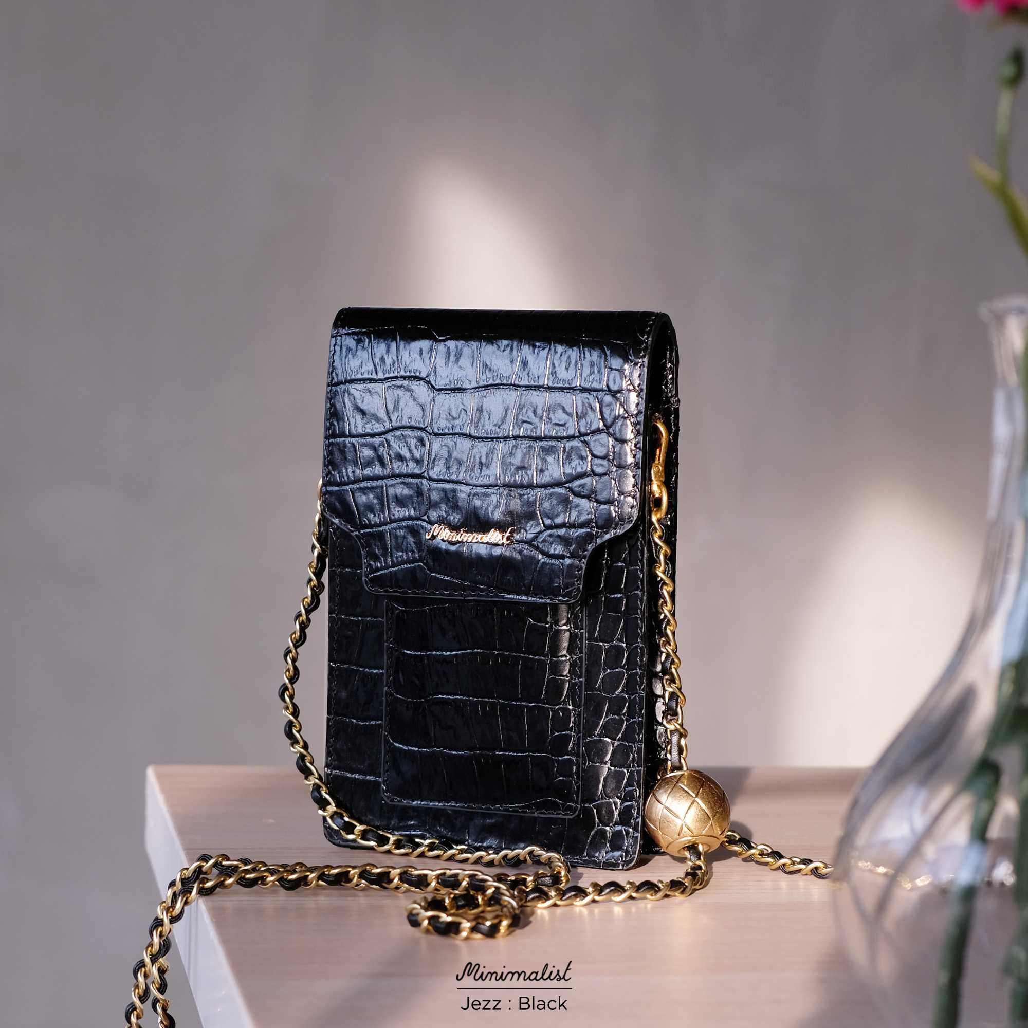 Jezz phone pouch with adjustable chain strap in black
