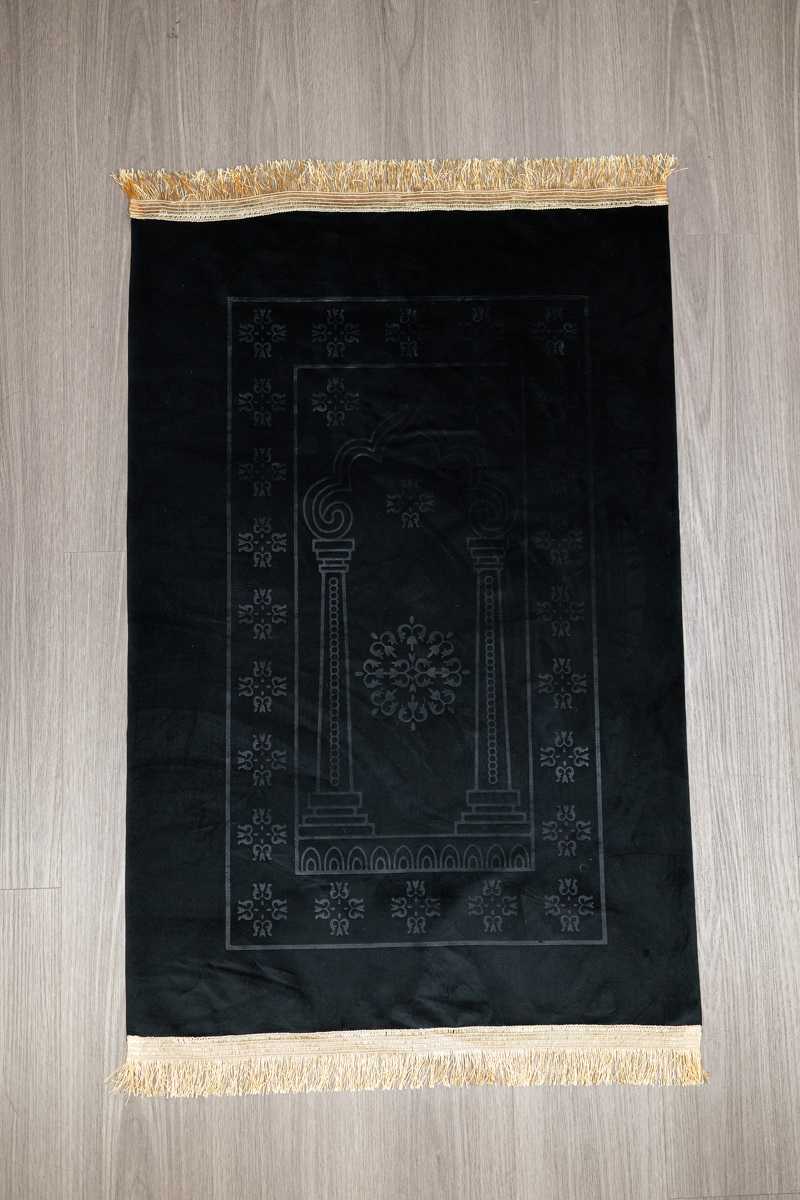 ผ้าปูละหมาด คละลาย ขนาด 107x71 ซ.ม.  เหมาะกับการพกพา แจกวันรายอ หรือฝากญาติผู้ใหญ่ สินค้านำเข้า