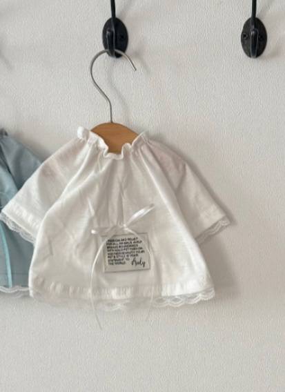 Avely (ML)White organic crop tee
