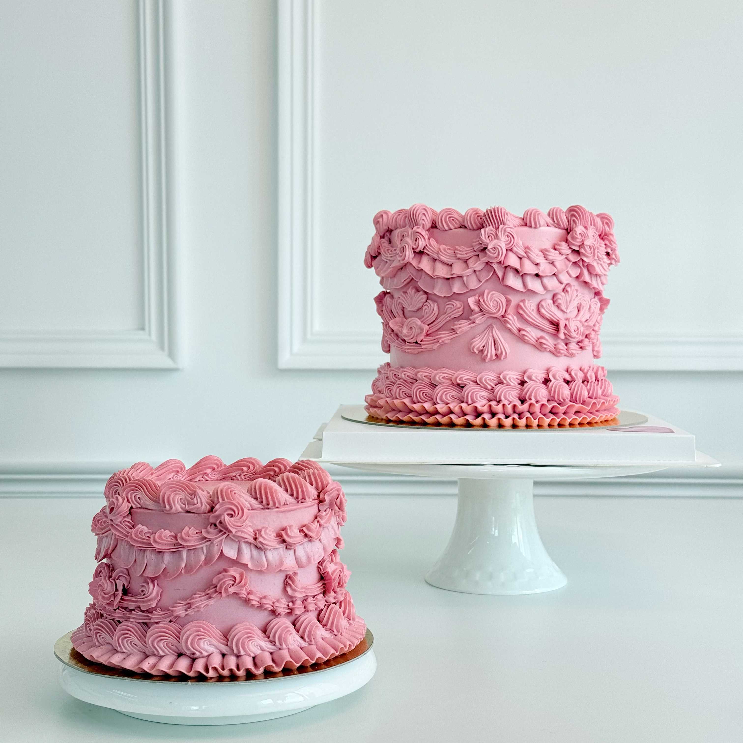 Charlotte cake (0.75) - Pink รสชาติ red velvet