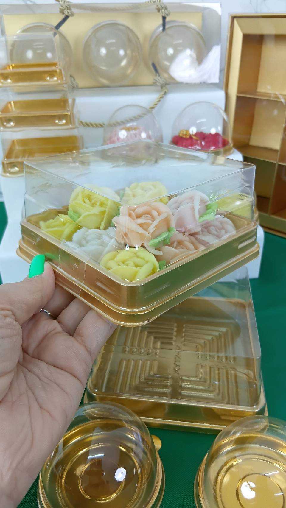 P161IM121GL กล่องเค้กเหลี่ยมฐานทอง กล่องเปี๊ยะฐานทอง(ห่อ25ชุด)