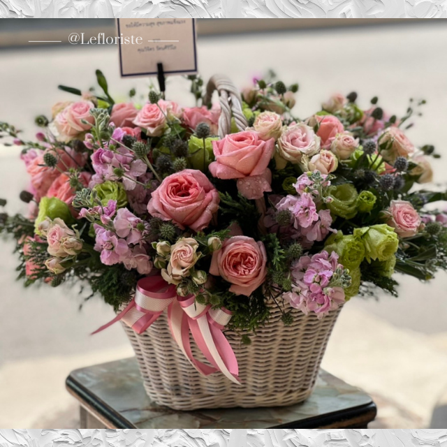 กระเช้าดอกไม้ Elegant Grace 14