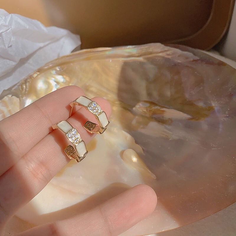Cystal hoop