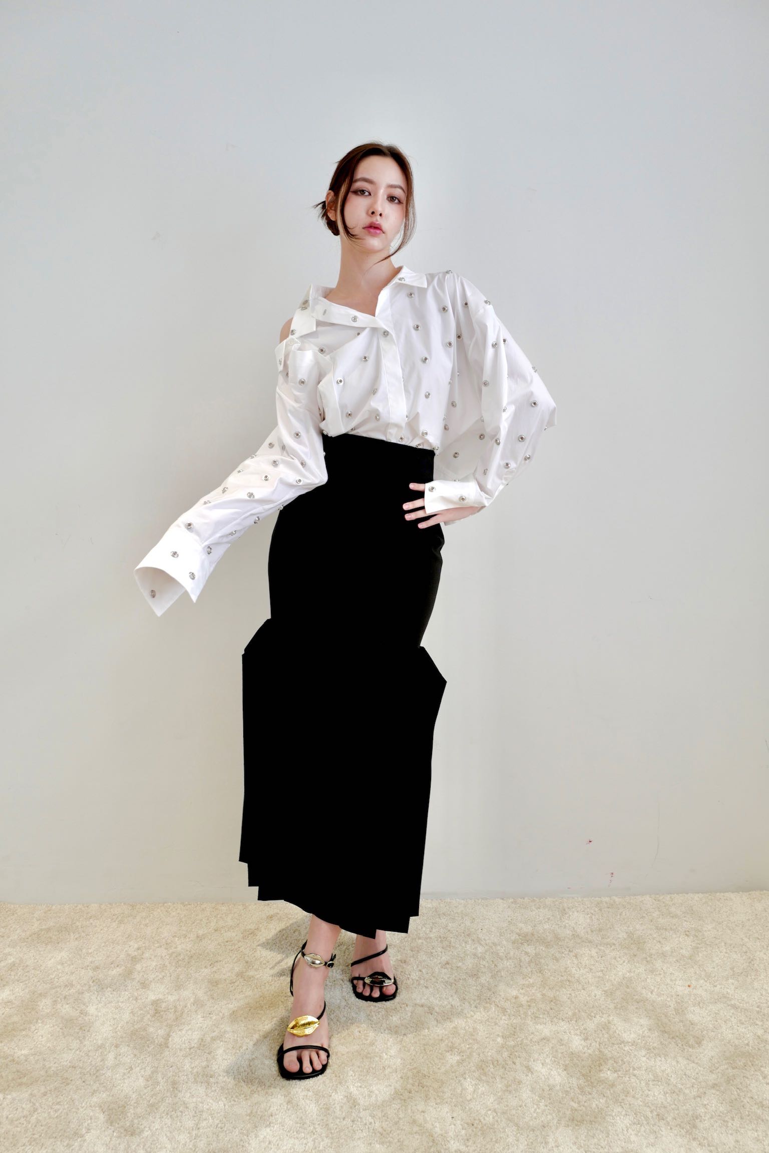A.W.A.K.E. MODE Midi Length Skirt With Hem Panel Detail - Black Regular