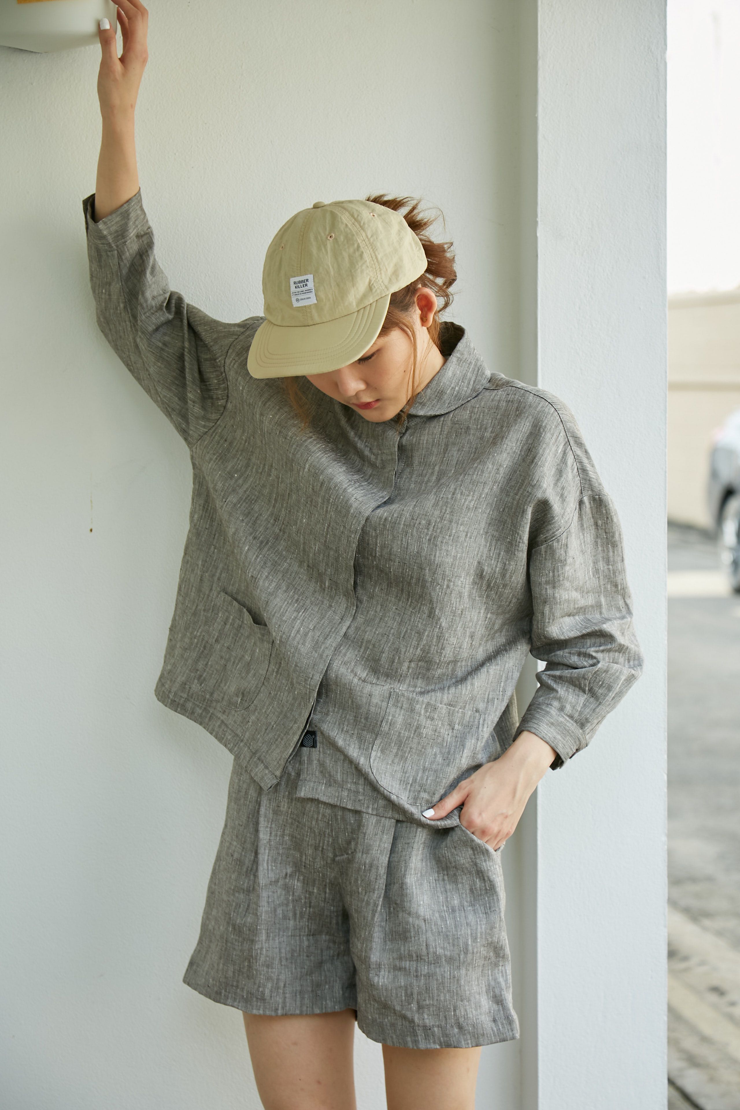 เสื้อแขนยาวคอบัวผ้าลินิน - สีเทา 