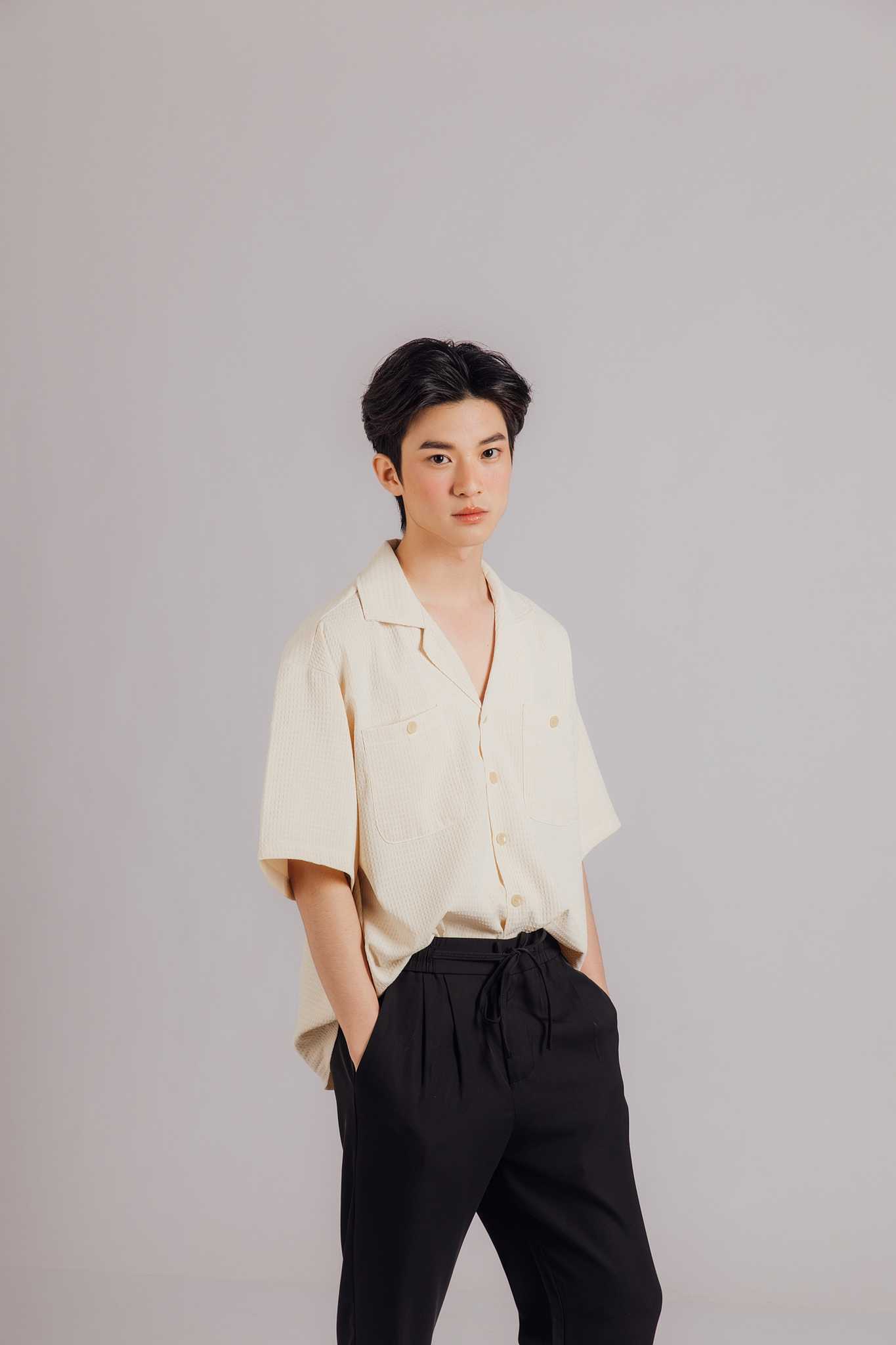 KINS เสื้อเชิ้ตแขนสั้น ทรงโอเวอร์ไซส์ (รหัส : KN92)