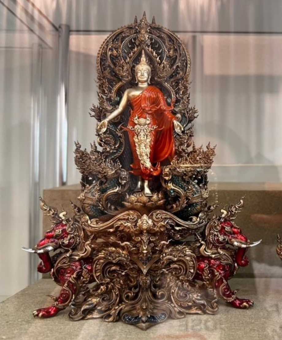 ผลงาน : พระเปิดโลก รุ่นธาตุพนมนาคา ขนาดบูชาความสูง 9 นิ้ว