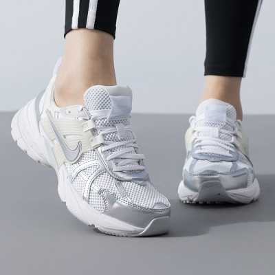 🚨จัดโปร🚨 Nike V2K Run White/Metallic Silver รองเท้าผ้าใบไนกี้ สีขาวเงิน