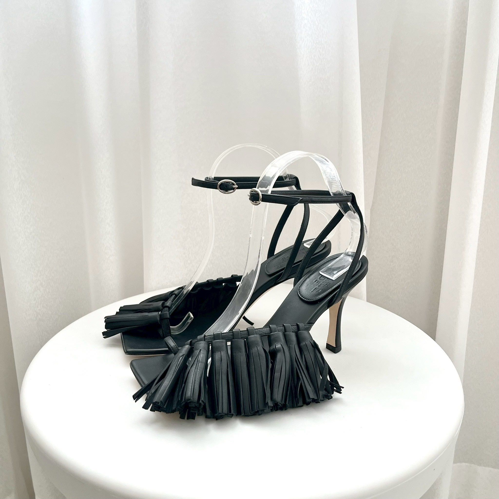 A.W.A.K.E. MODE Delta High Tassel Sandal - Black Regular
