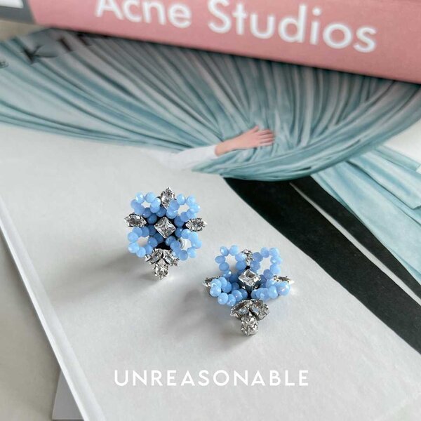 ต่างหู ดอกไม้ สีฟ้า ต่างหูคลิป ต่างหูก้านเงินแท้ เบาใส่สบาย UA0810-02 Unreasonable Accessories