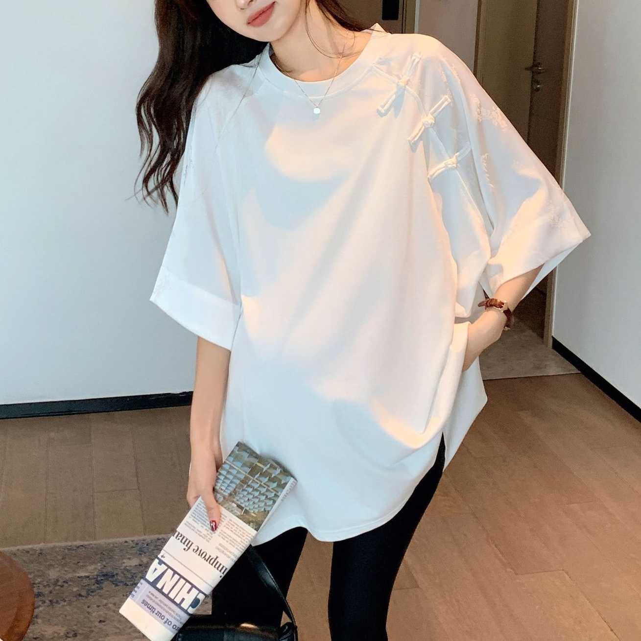 เสื้อทรง oversize แบบเรียบเก๋น่ารักมากๆ ผ้าคอตตอนยืดต่อช่วงแขนด้วยผ้าsilk นิ่มนุ่มมาก - สีขาว