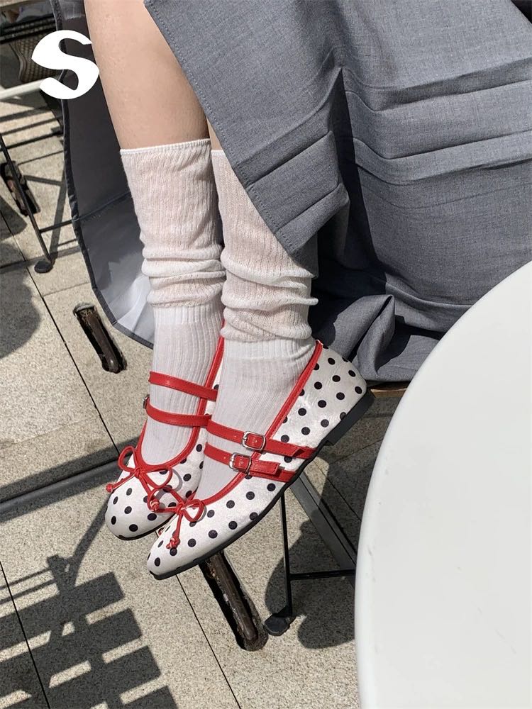 Polkadot red shoes 