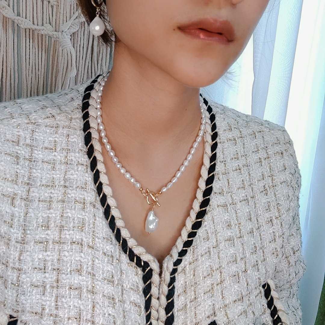 N076 สร้อยมุกตะขอหน้าห้อยจี้ บาร็อค 