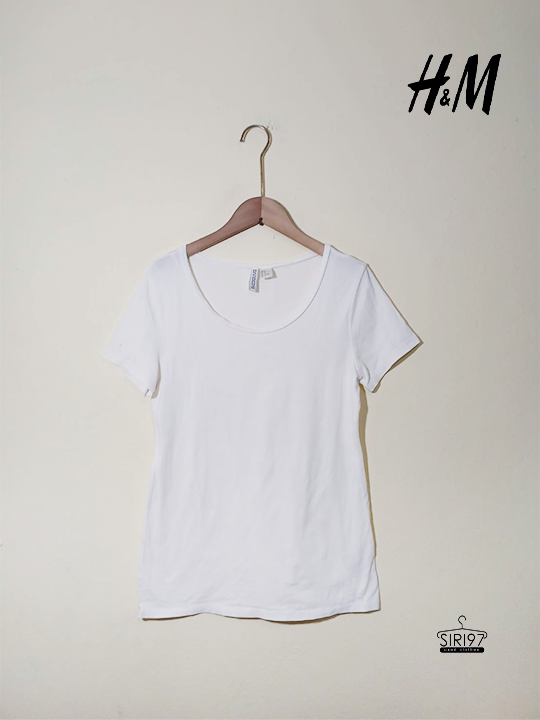 เสื้อยืดคอกลมแขนสั้น H&M สีขาว สภาพ 85%
