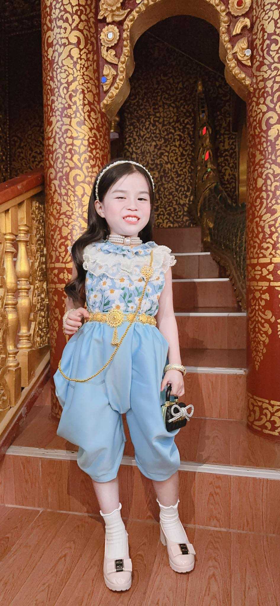 💐ชุดไทยลูกสาวลายดอกเดซี่ประดับไข่มุก