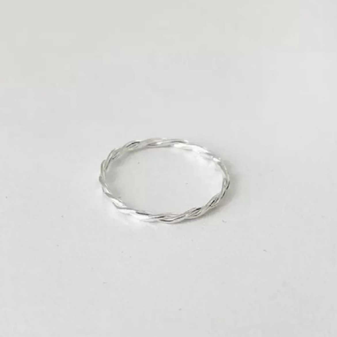 Winterwinter Jewelry Silver925 : แหวนเงินแท้ แหวนเกาหลี ตัวเรือนเกลียว ไม่หนา ใส่ง่าย