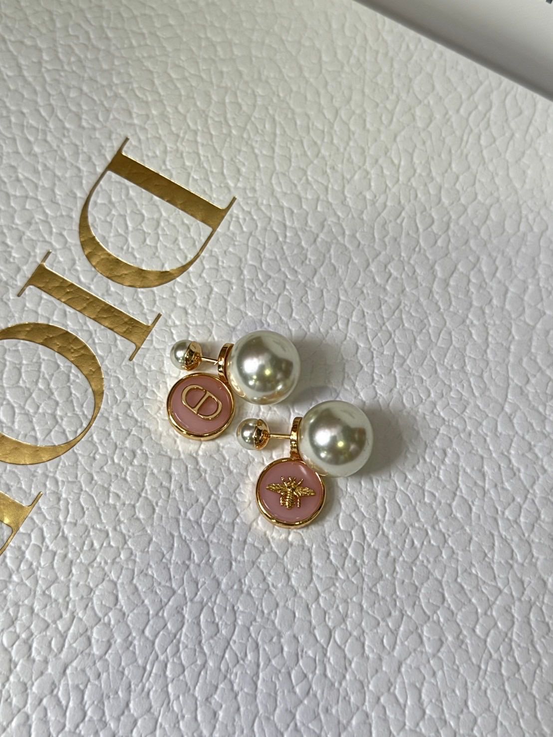 ต่างหู Dior งานมุกห้อยสีชมพู (งาน1:1)
