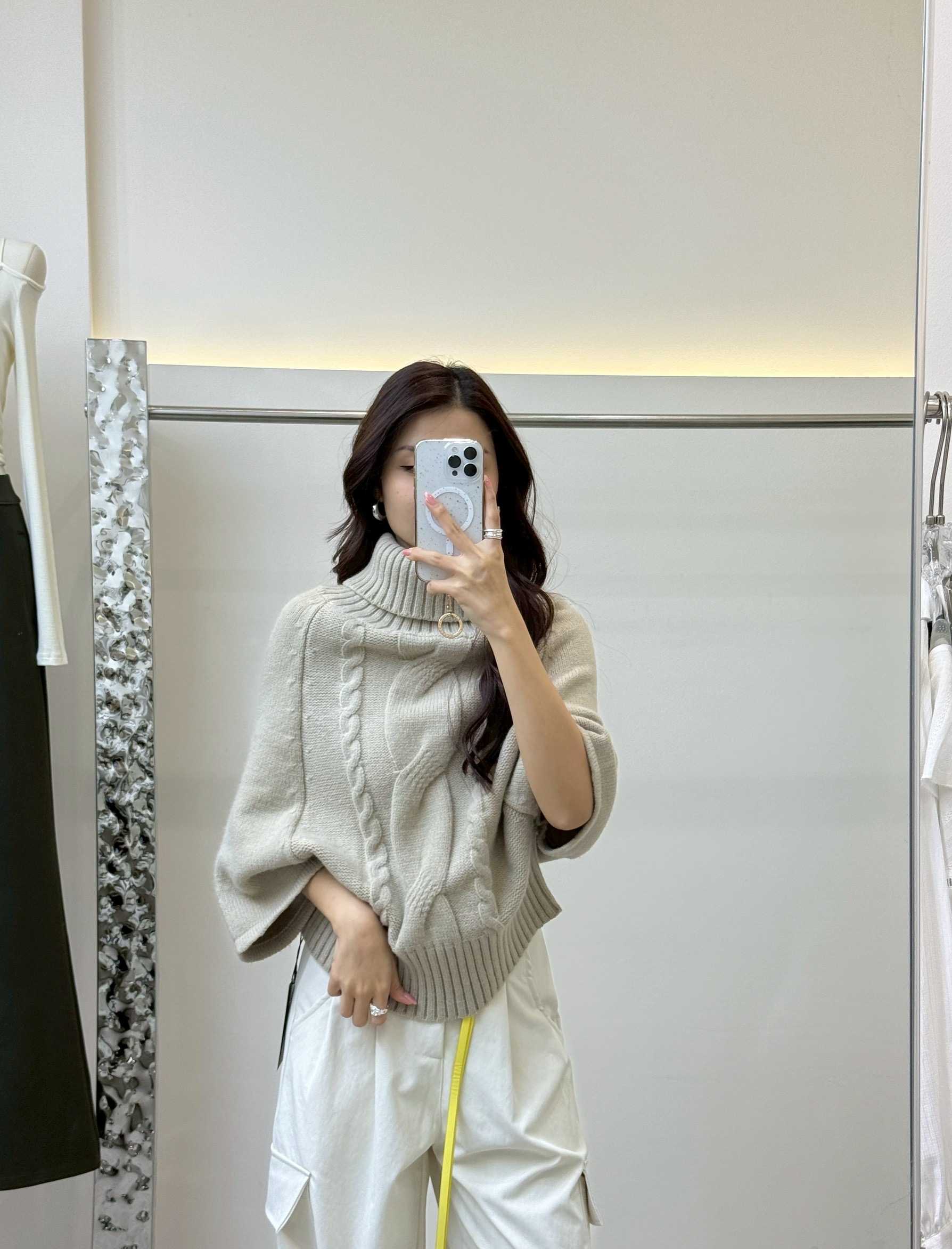 เสื้อคอเต่าไหมพรมแขนทรงบอลลูน