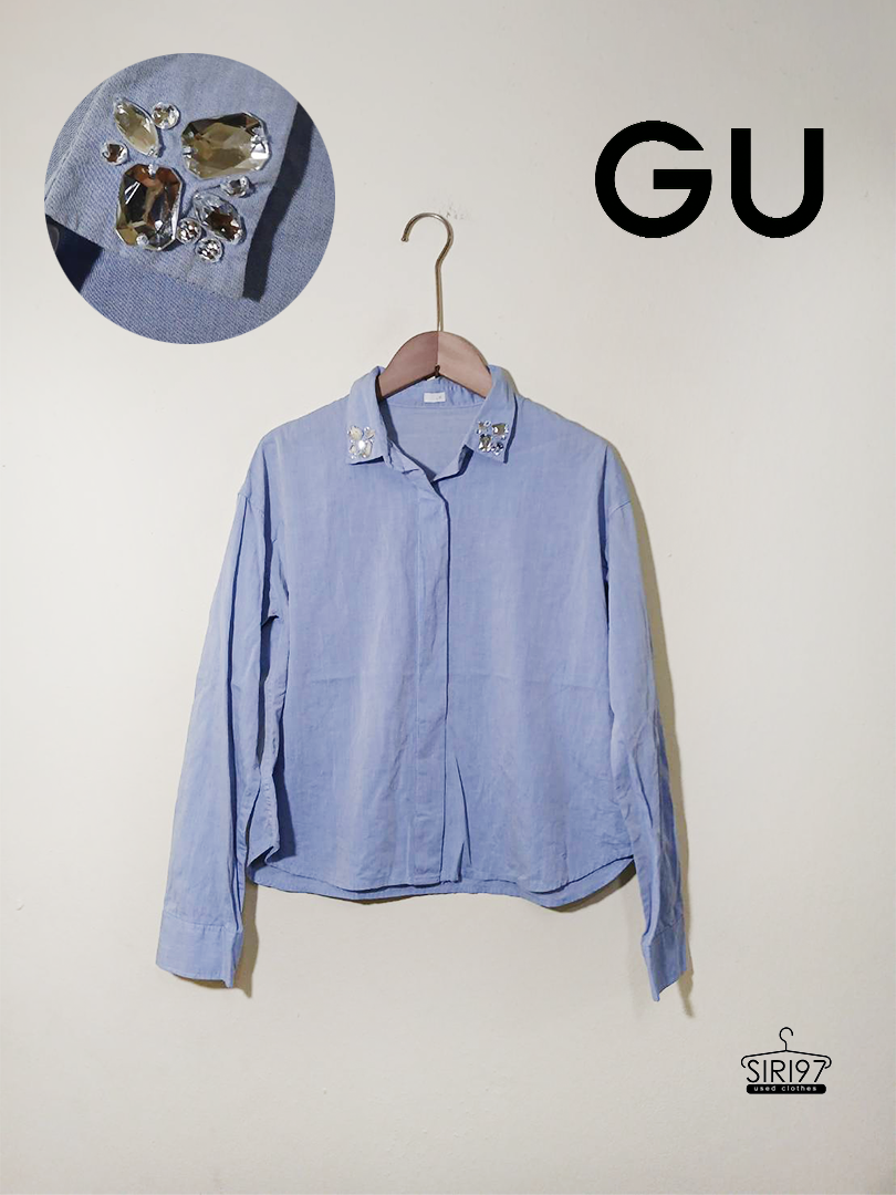 เสื้อเชิ้ตคอปกแขนยาว GU สีฟ้าอ่อน ดีไซน์เพชรปลายปก สภาพ90%