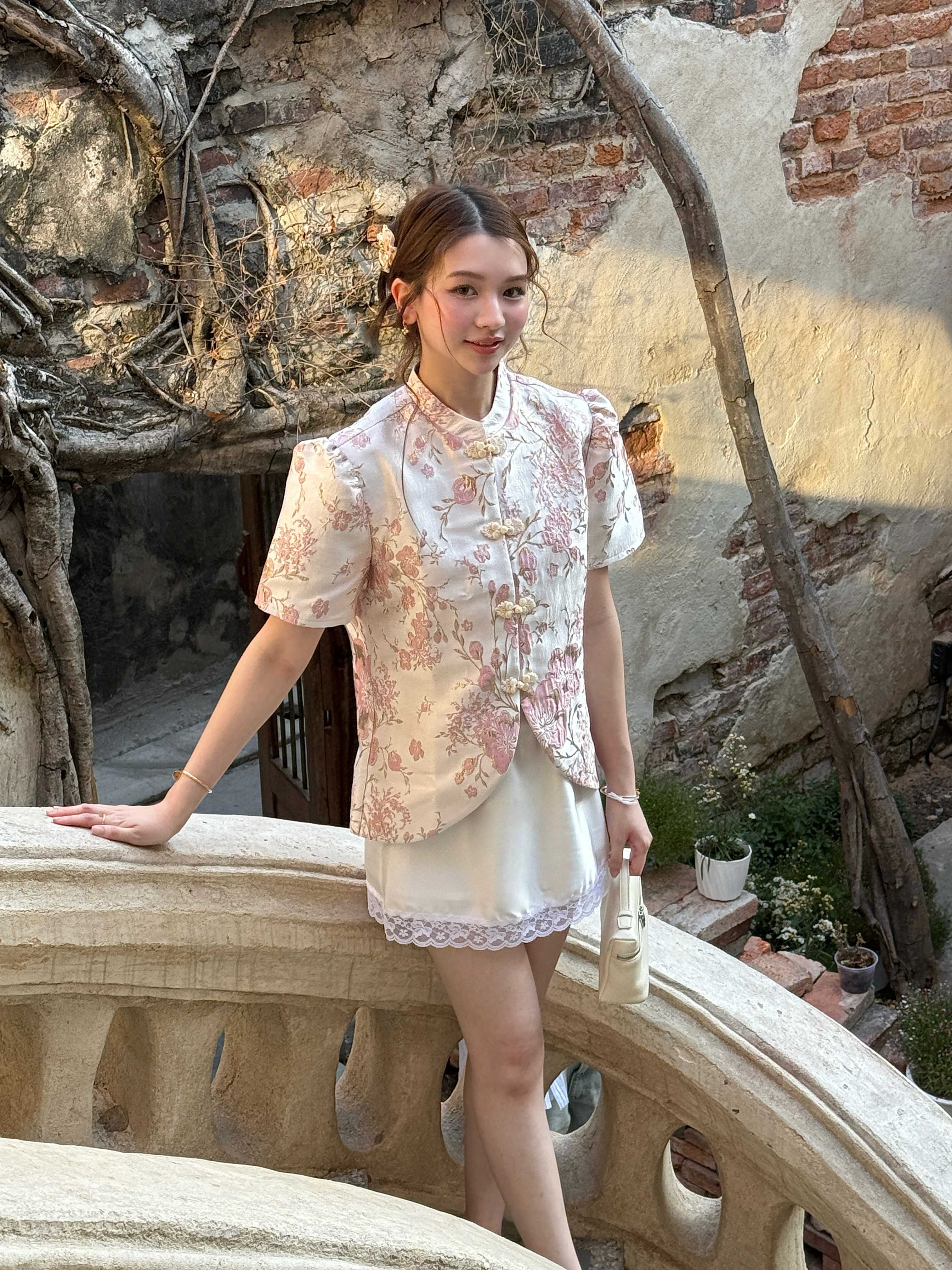 VETAKA Baby mini Lace skirt (กระโปรงสั้นซาติน แต่งชายลูกไม้)