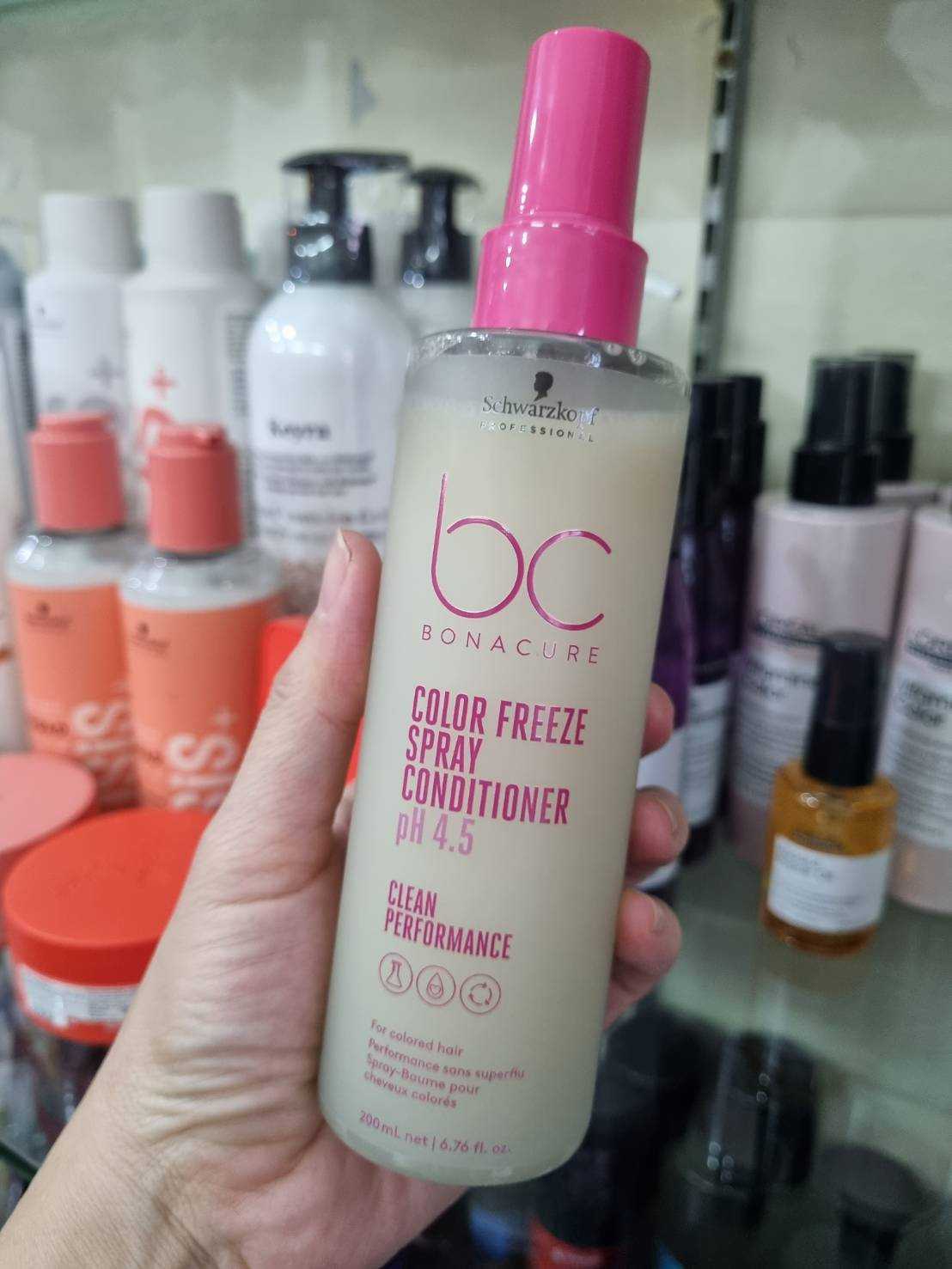 Schwarzkopf Color Freeze  spray conditioner อาหารผมชนิดน้ำสำหรับผมทำสีโดยเฉพาะ