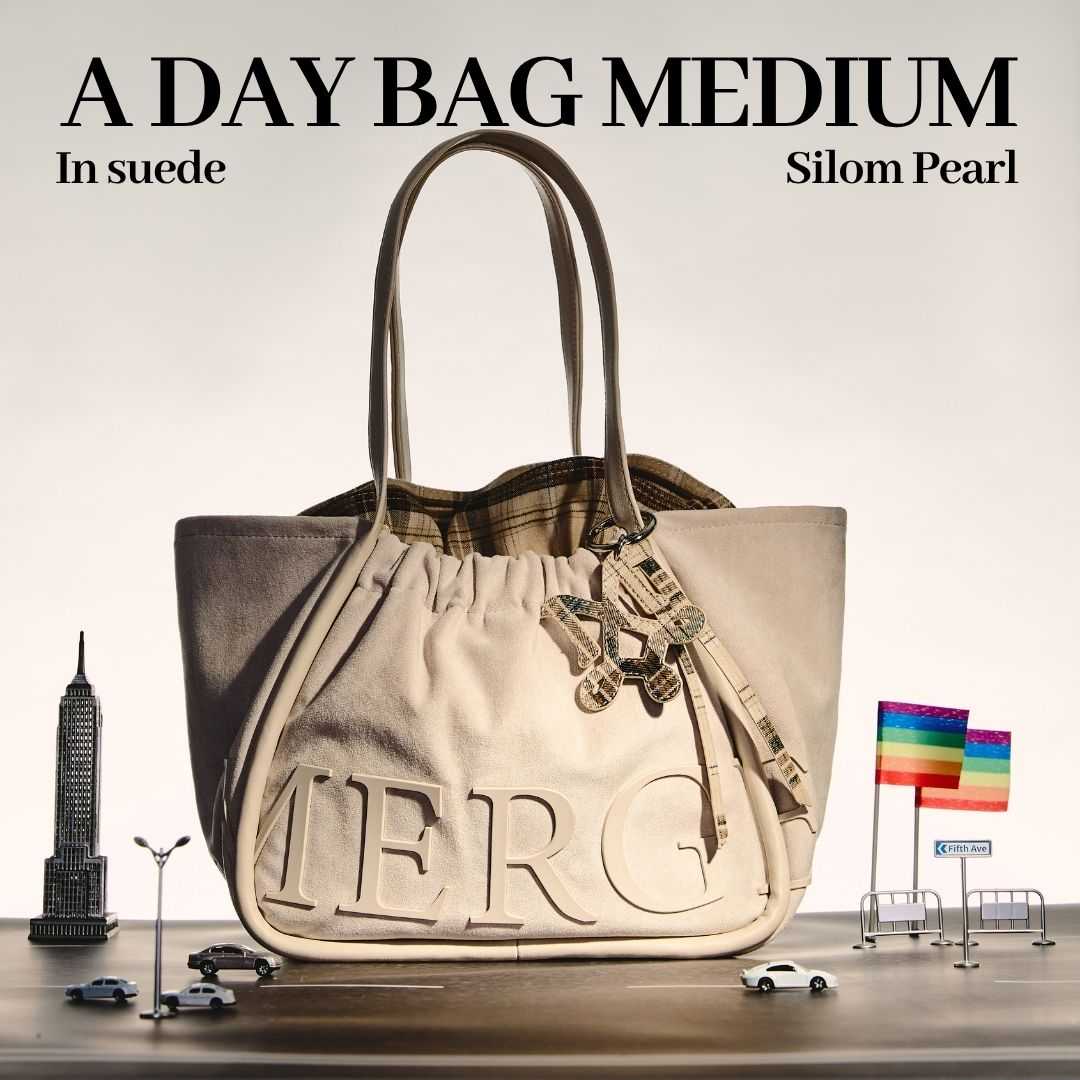 (Central World) จองคิว A Day Bag Medium - Silom Pearl