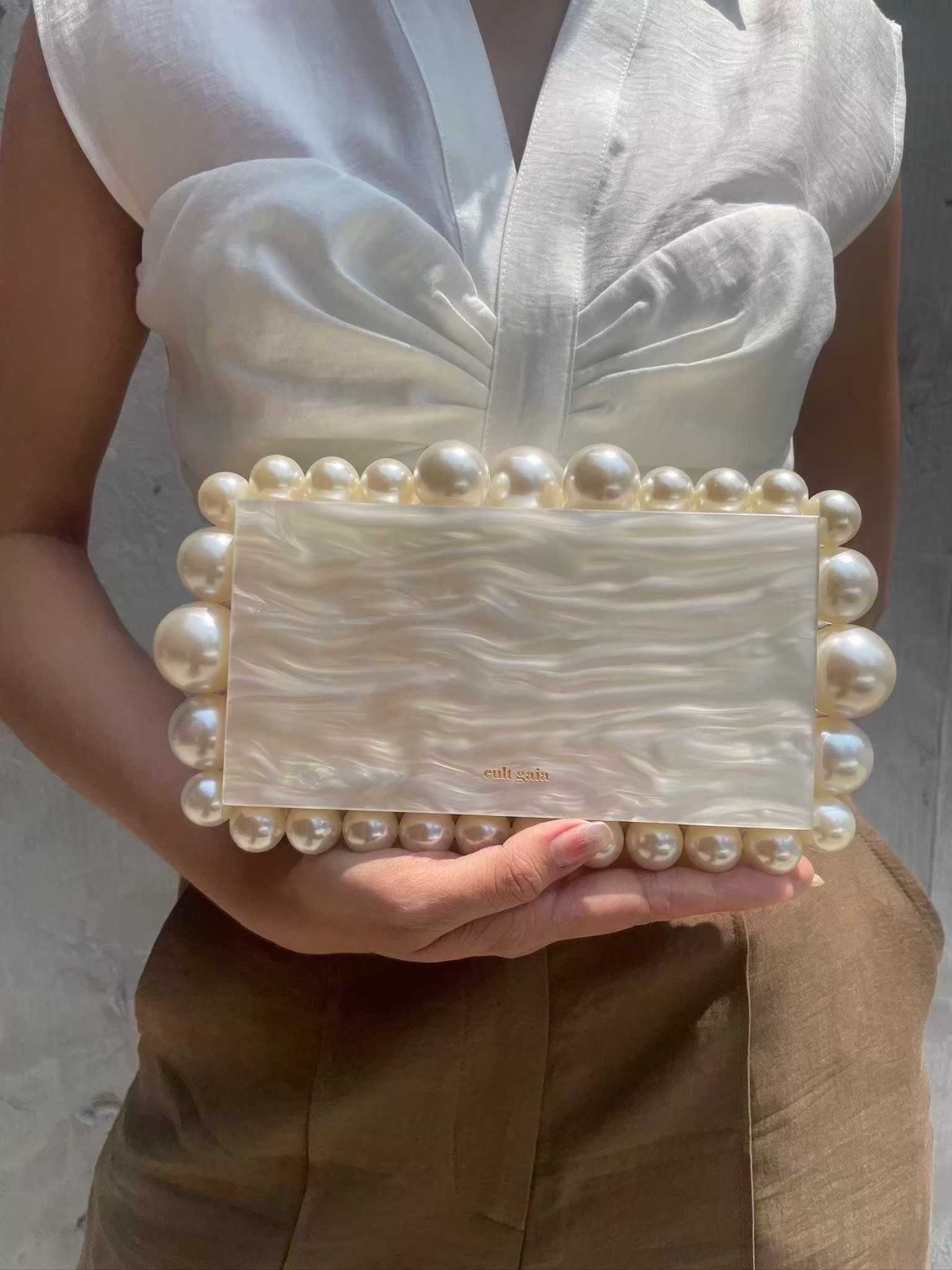 Cult Gaia EOS CLUTCH - PEARL