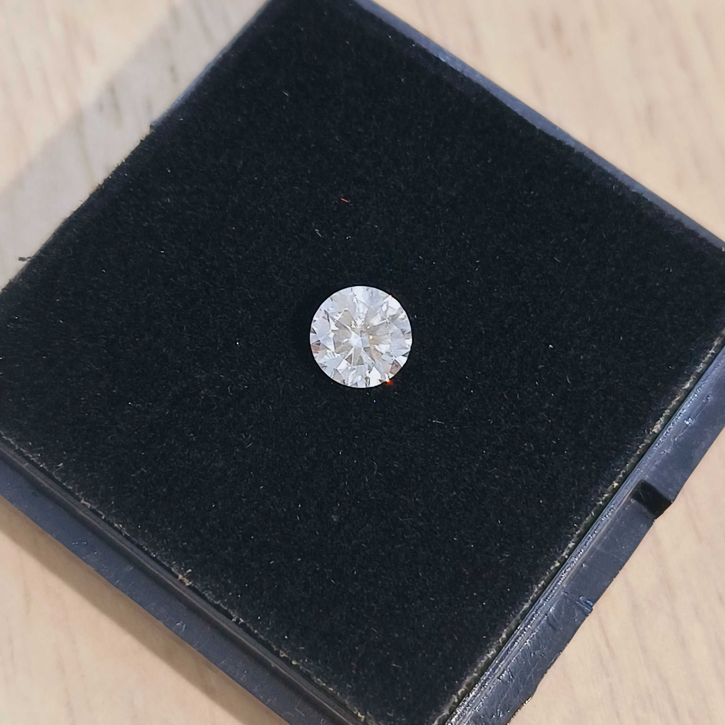เพชรร่วง 0.84ct