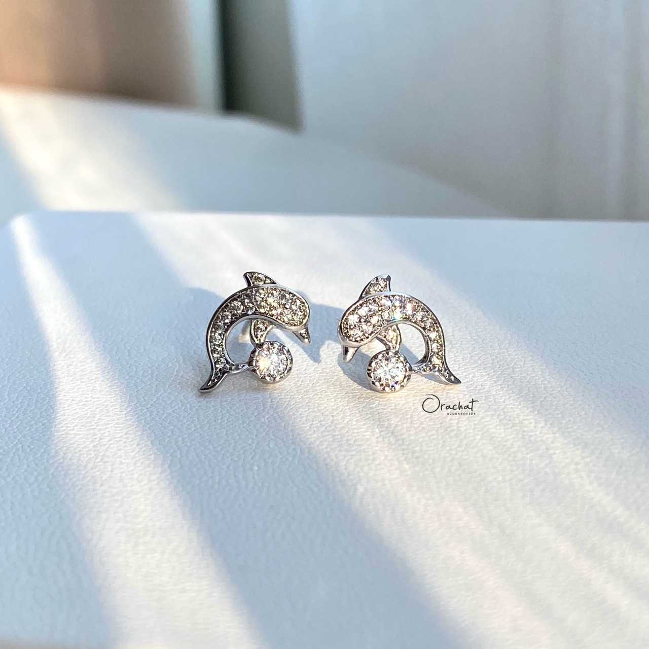 💢CLEARANCE💢 Couple dolphin earrings. (ต่างหูแบบติดหู งานชุบทองคำขาว แต่งเพชร CZ)