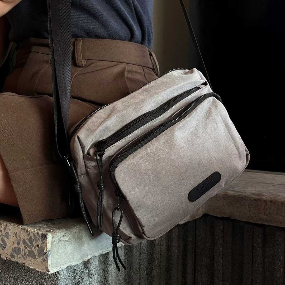 RAINBOU GOODIE SOFT CROSSBODY - กระเป๋าสะพายช่องการใช้งานหลากหลาย