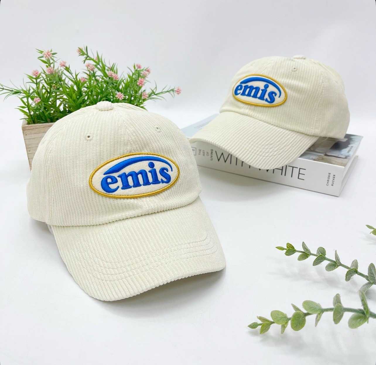 Emis Corduroy Wappen Ball Cap (Ivory)