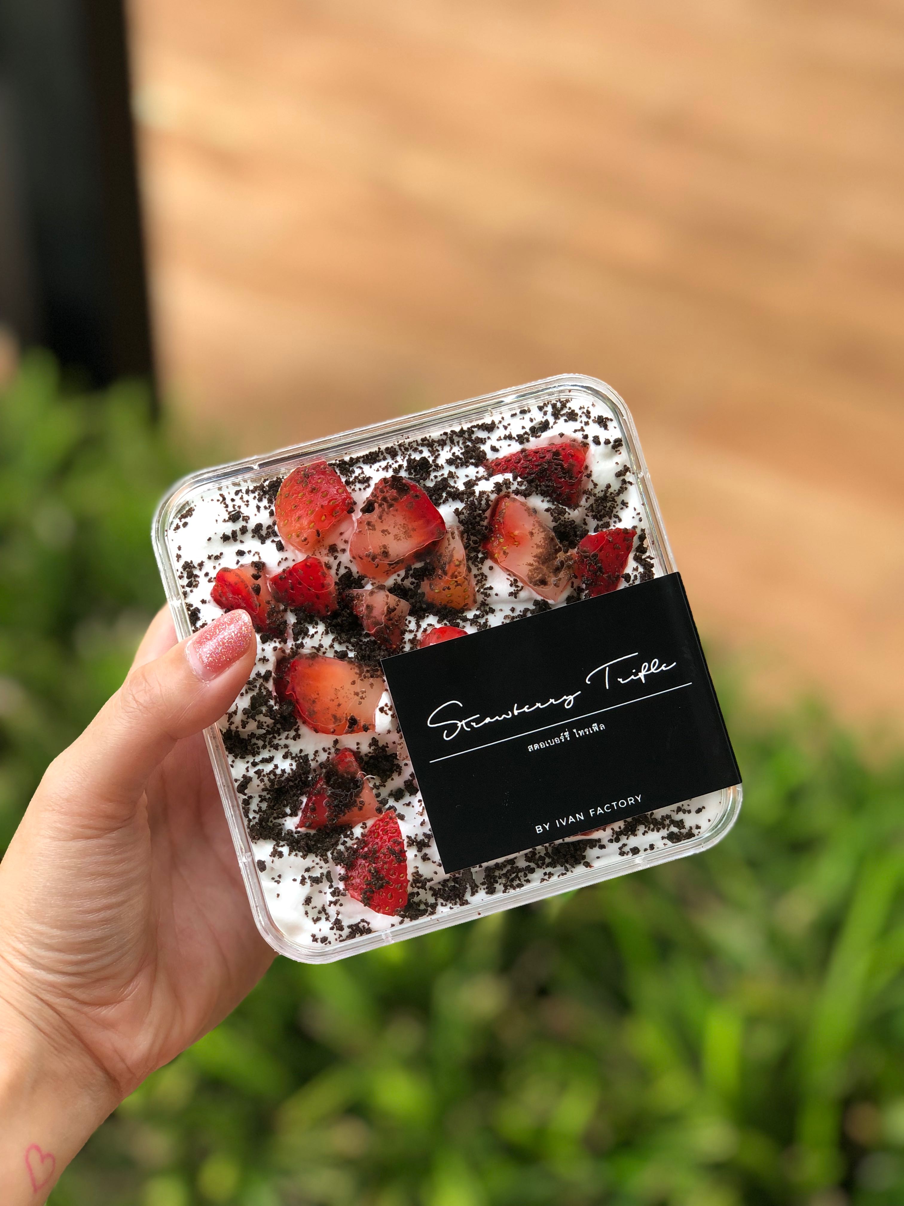 Strawberry Trifle (สินค้าPre-Order)