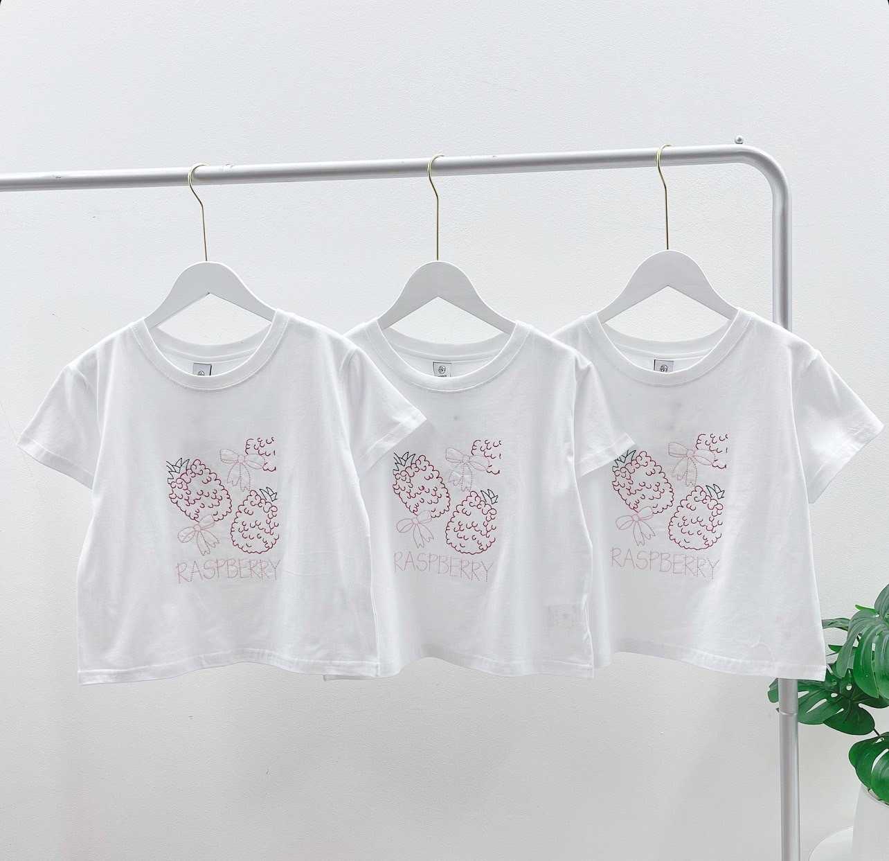 Ronron Raspberry Ribbon Cropped T-Shirt