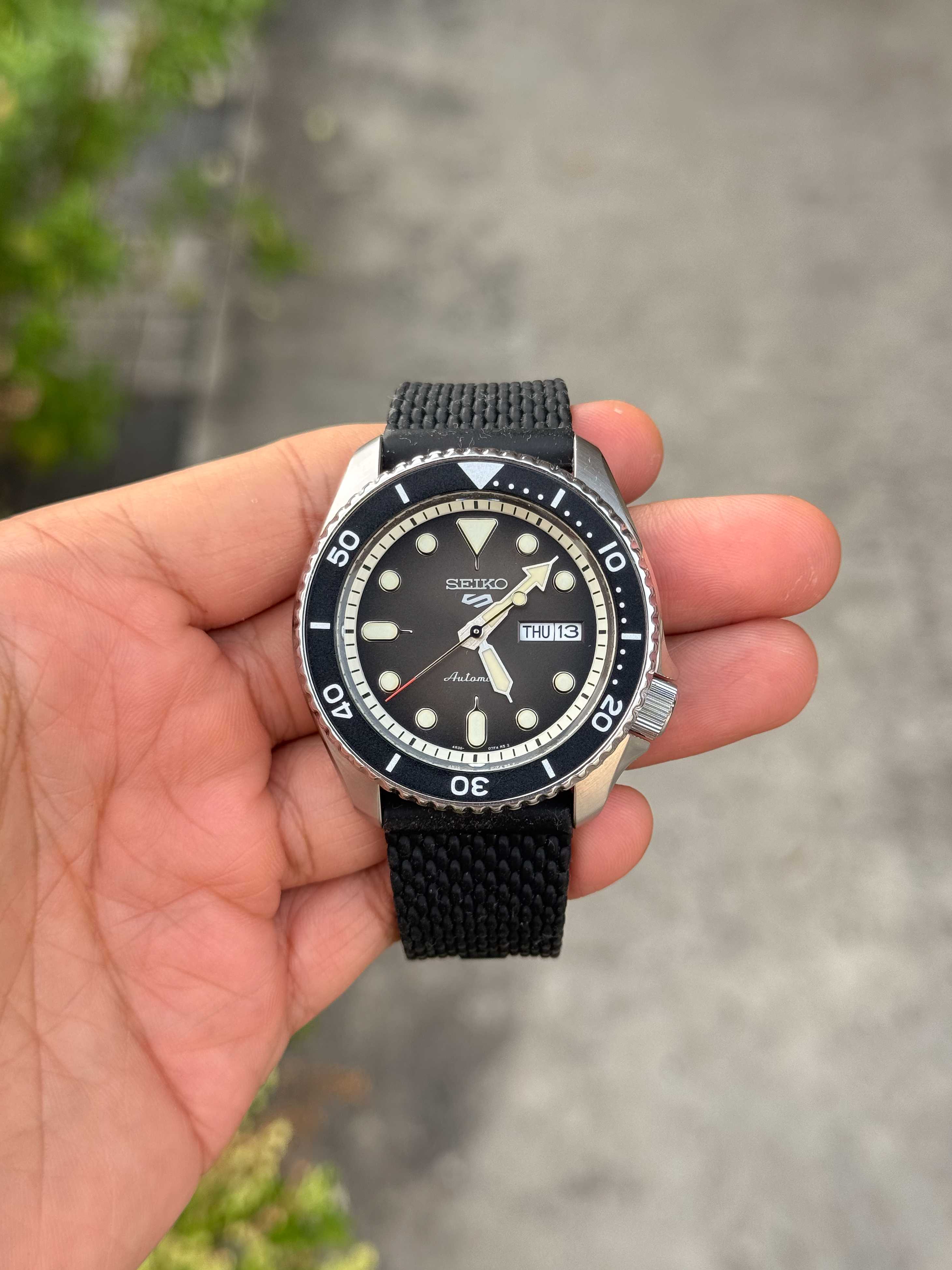 Seiko 5 Sport Automatic Day-Date King Size หน้าดำ