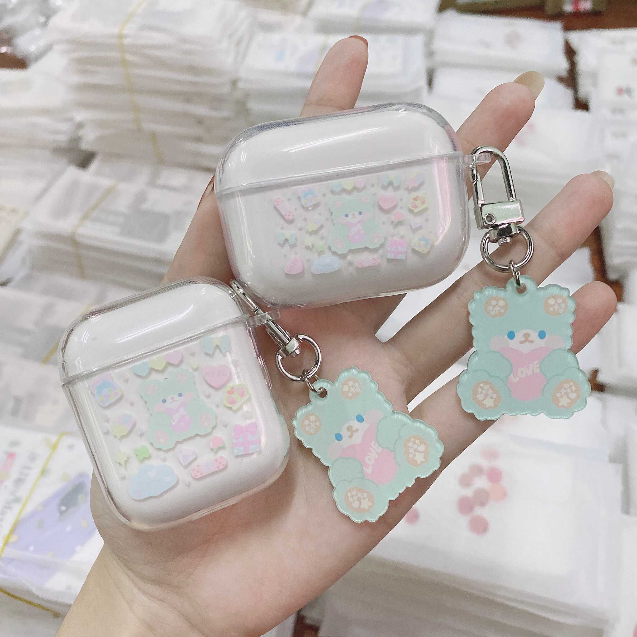 ♥ เคส Airpods : ยางใสลายหมี สีมิ้น+พวงกุญแจ ( พร้อมส่งเฉพาะรุ่น PRO )