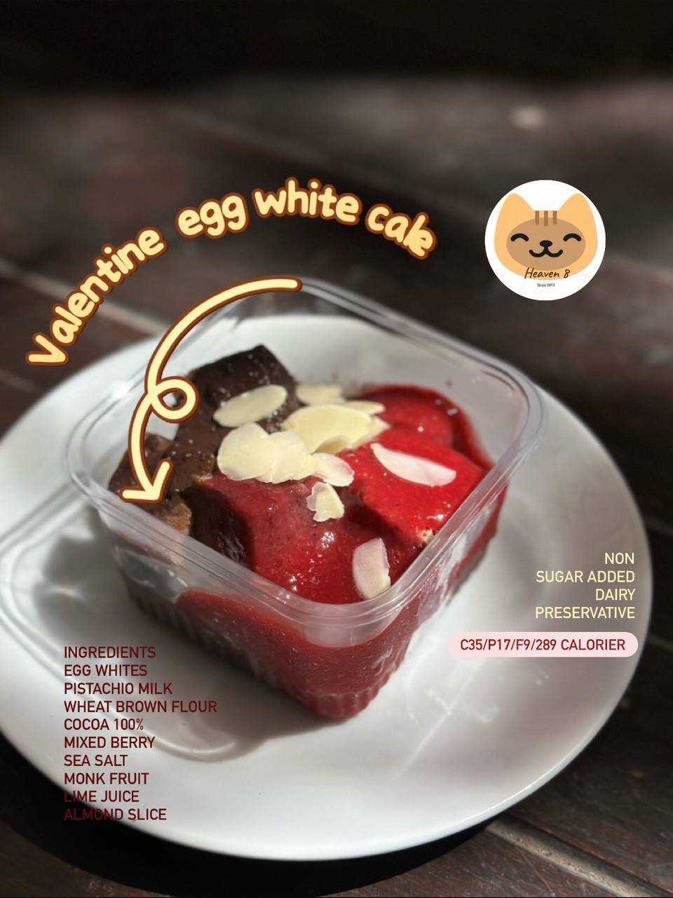 Heaven8 - เค้กไข่ขาว Egg white cake รส 2 tone chocolate mixed berry (Pre-order)