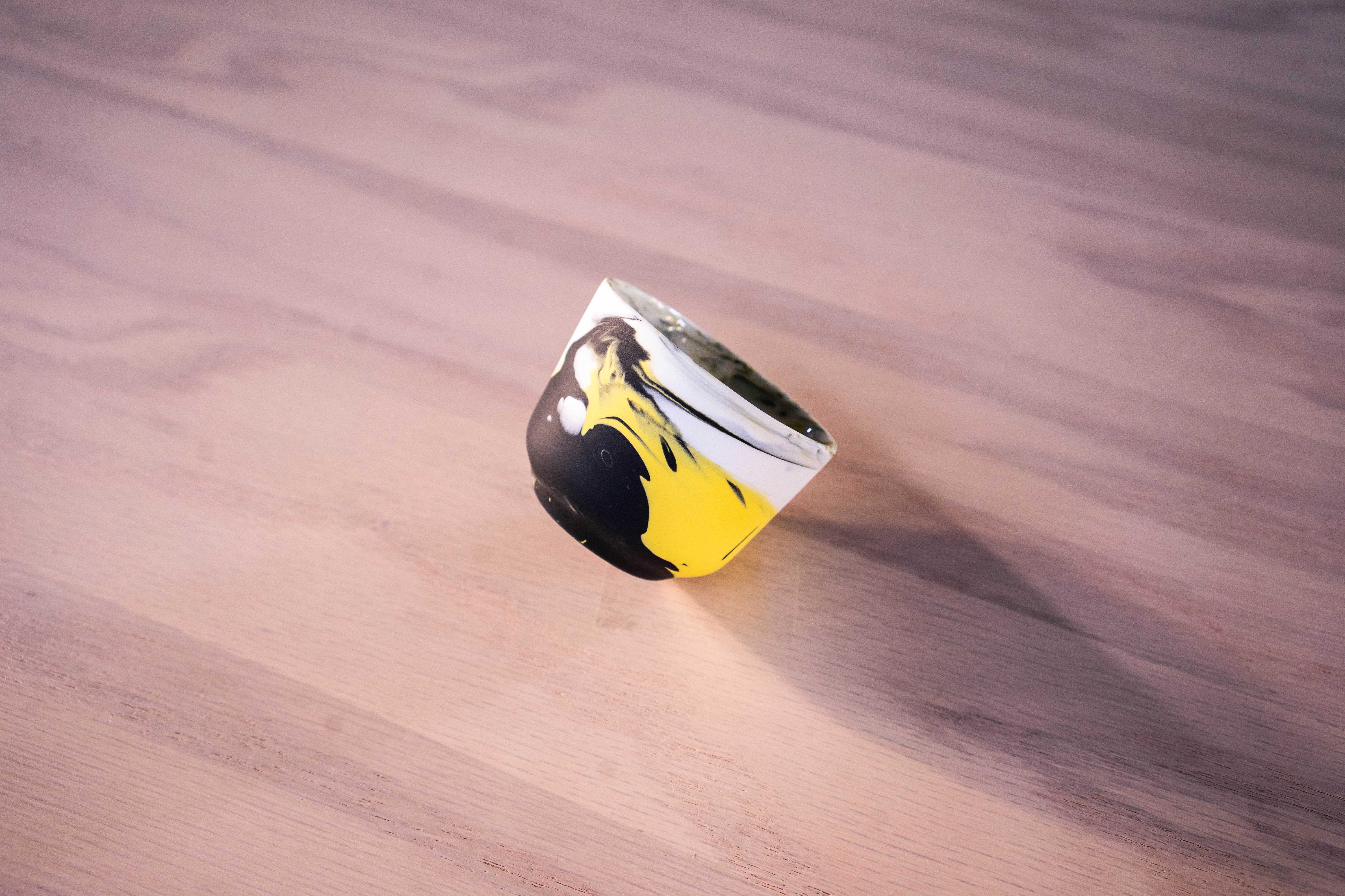 Size L - Mix wave White/Yellow/Black, แก้ว MK Studio, Copenhagen, Denmark ทำจาก porcelain (ceramic)